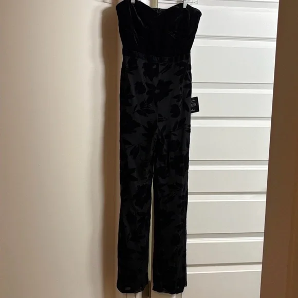 NWT LULUS love about it black strapless jumpsuit size large date night going out